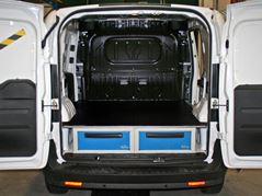 01_Opel Combo so zásuvkami pod podlahou